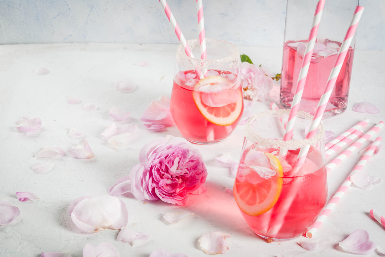 Impress Your Wedding Guests By Serving These Summer Cocktails
